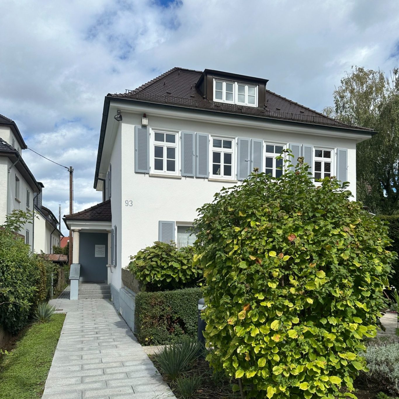 Praxisstandort in einer historischen Gründerzeitvilla in Fellbach Gründerzeitvilla mit der Praxis Juliane Herrgott für Osteopathie und Physiotherapie in Fellbach